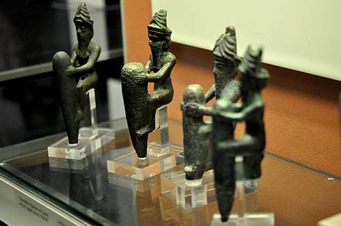 Empat patung tembaga dewa-dewa Mesopotamia