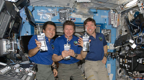 air minum di ISS