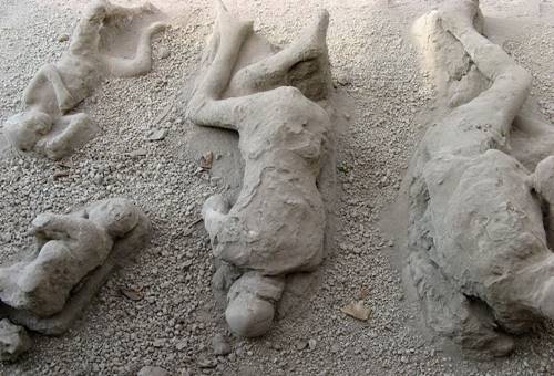 Korban Pompeii yang sudah membatu ribuan tahun