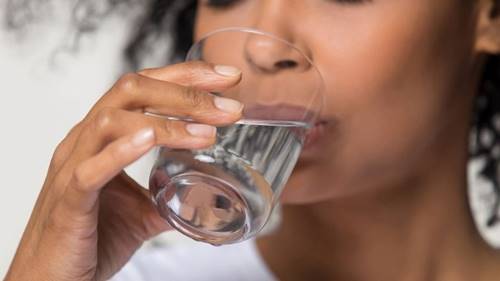 Minum air tidak hanya 8 gelas per hari tergantung kebutuhan tiap orang