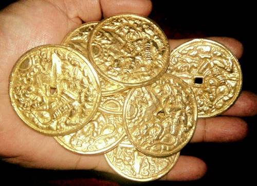 uang kuno dari emas untuk membayar upeti zaman dulu